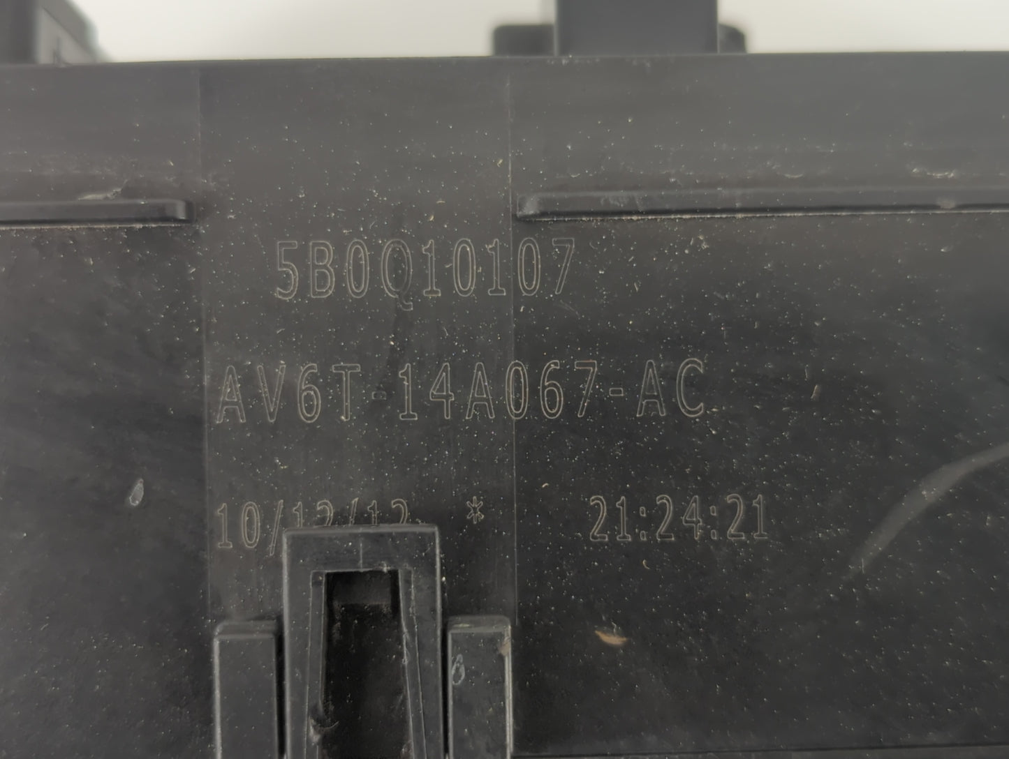 2012-2014 Ford Focus Fusebox Fuse Box Panel Relay Module P/N:AV6T 14A067-AC 5B0Q110107 Fits Fits 2012 2013 2014 OEM Used Aut