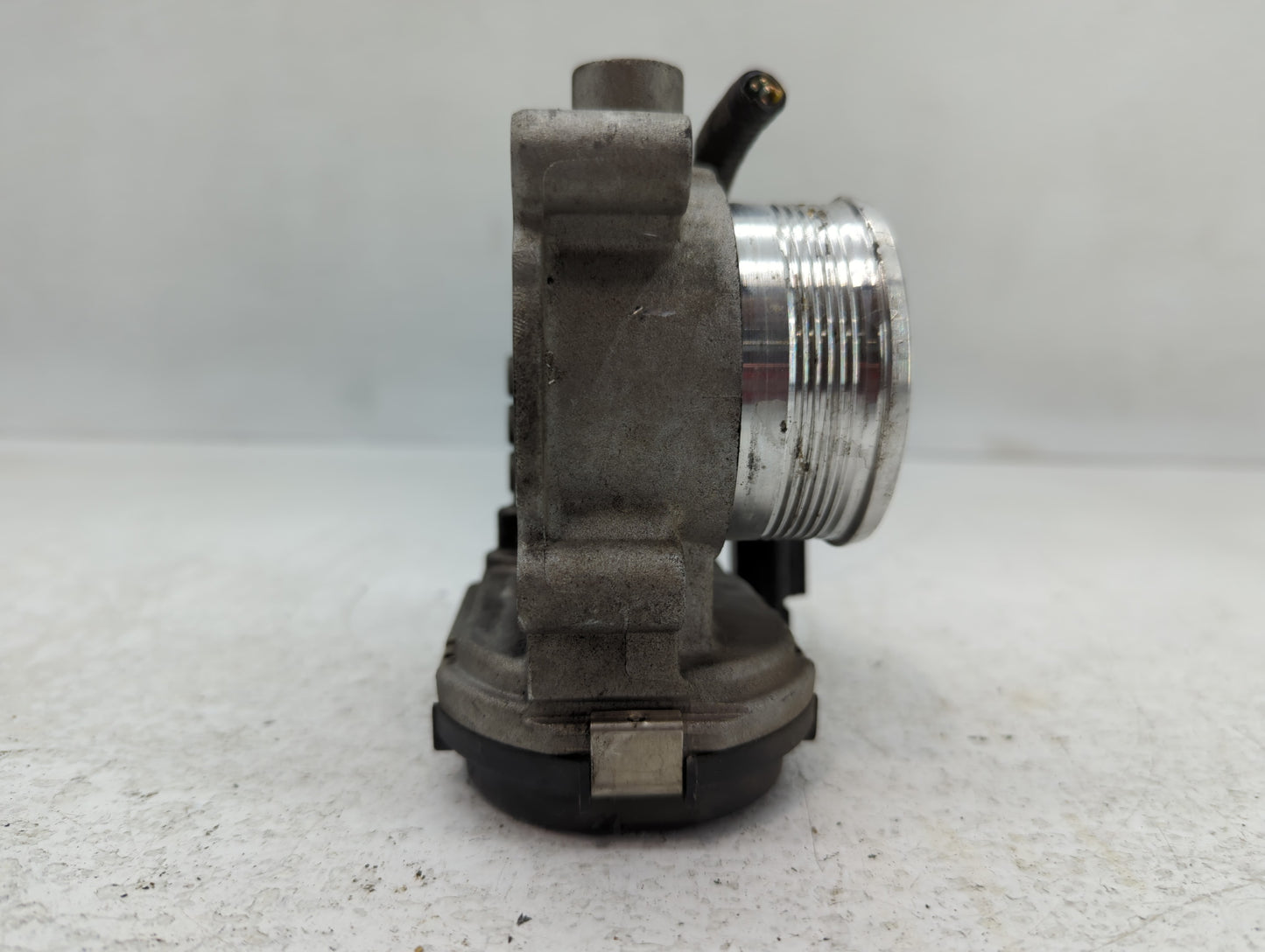 2012-2013 Ford Focus Throttle Body P/N:007969 CMSE 9F991 AD Fits Fits 2012 2013 2014 2015 2016 2017 OEM Used Auto Parts - Oe