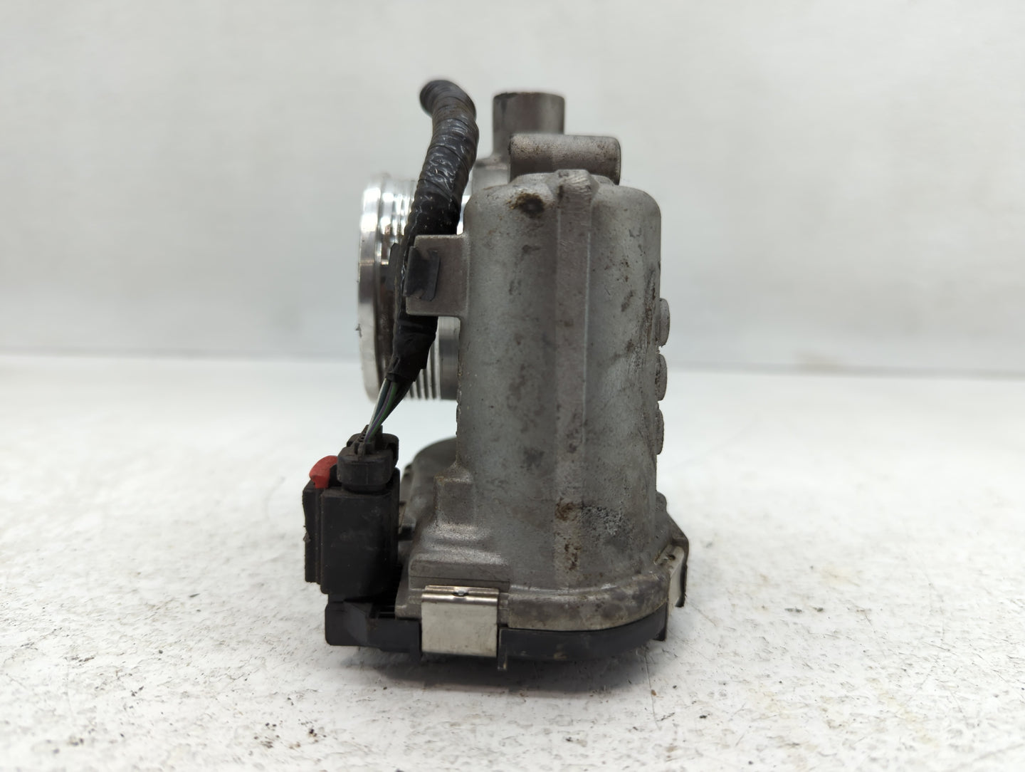 2012-2013 Ford Focus Throttle Body P/N:007969 CMSE 9F991 AD Fits Fits 2012 2013 2014 2015 2016 2017 OEM Used Auto Parts - Oe