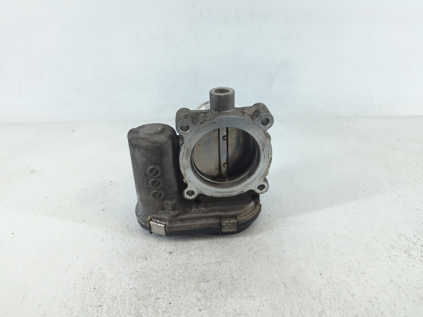 2012-2013 Ford Focus Throttle Body P/N:CM5E9F991AD Fits Fits 2012 2013 2014 2015 2016 2017 OEM Used Auto Parts - Oemusedauto