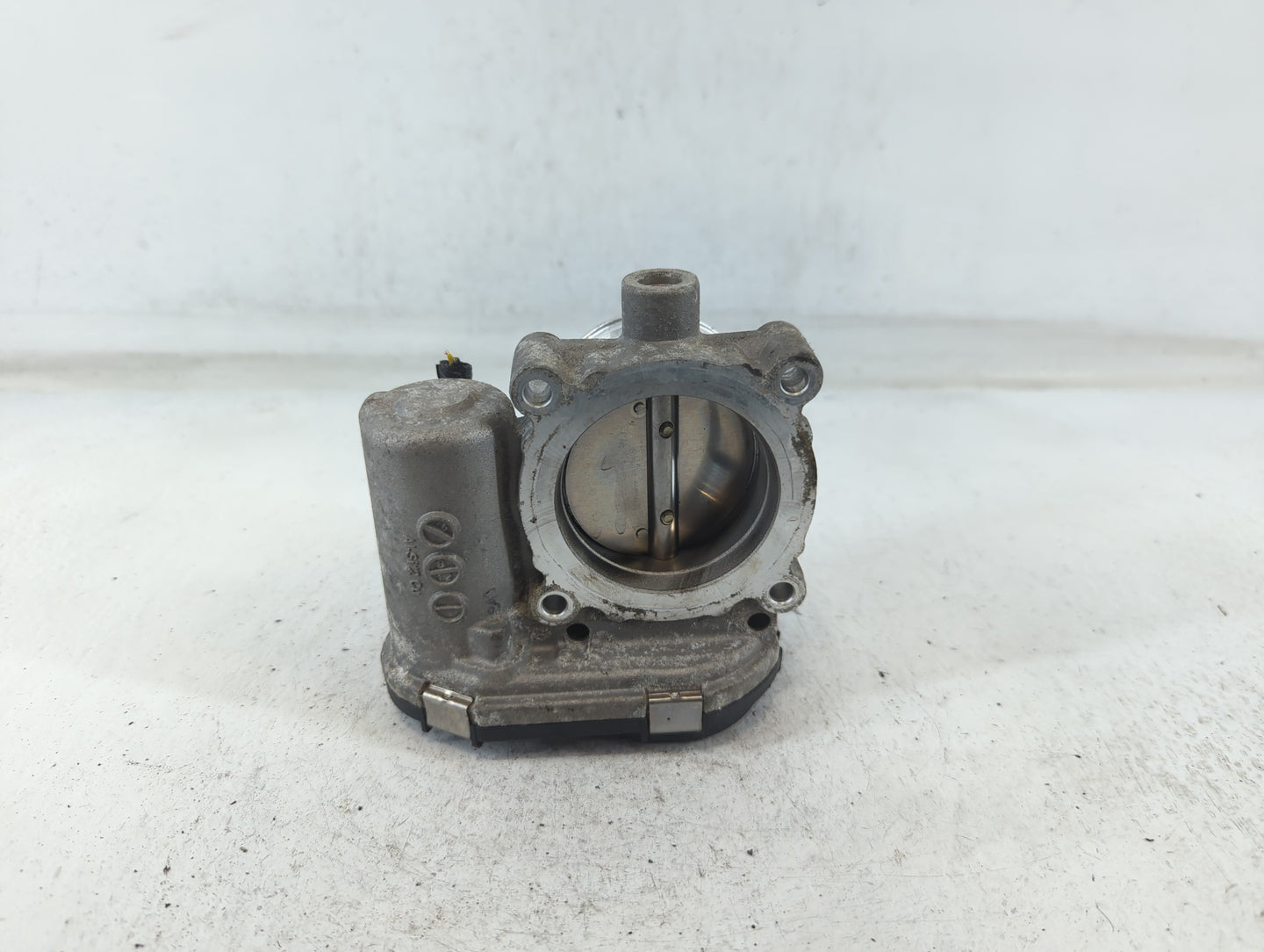 2012-2013 Ford Focus Throttle Body P/N:000073 CF335, 12362, CM5E 9F991AD Fits Fits 2012 2013 2014 2015 2016 2017 OEM Used Au