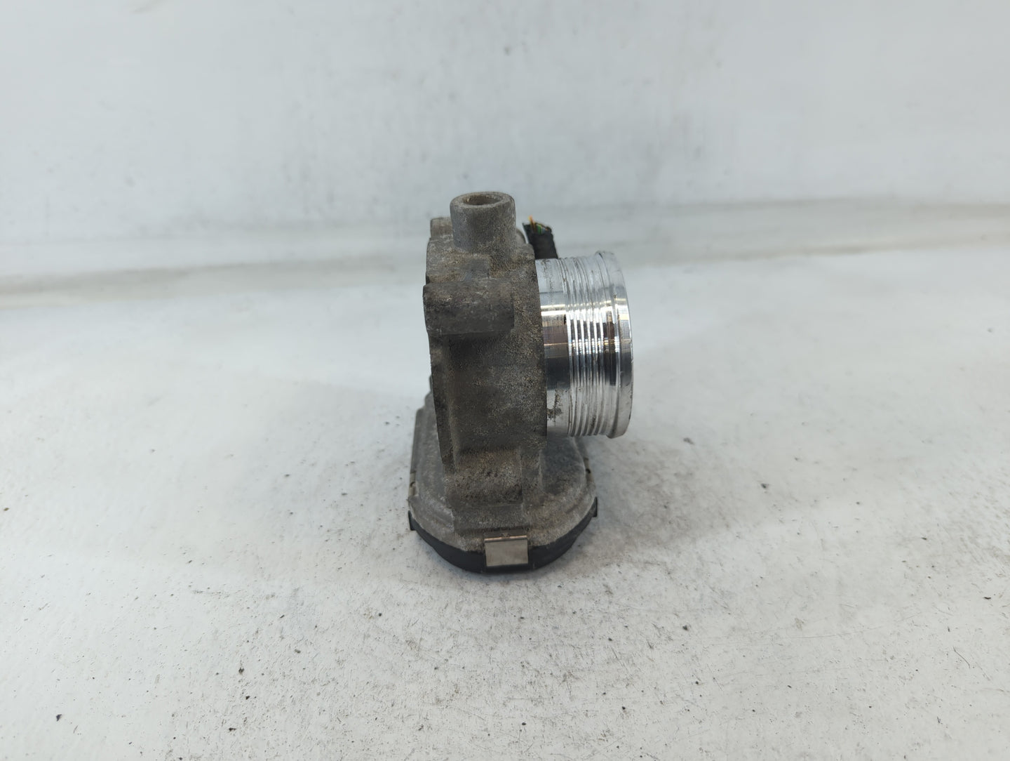 2012-2013 Ford Focus Throttle Body P/N:000073 CF335, 12362, CM5E 9F991AD Fits Fits 2012 2013 2014 2015 2016 2017 OEM Used Au