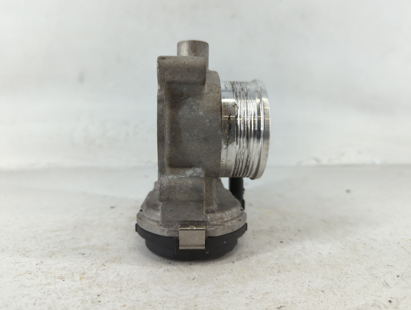 2012-2013 Ford Focus Throttle Body P/N:CMSE 9F991AD Fits Fits 2012 2013 2014 2015 2016 2017 OEM Used Auto Parts - Oemusedaut