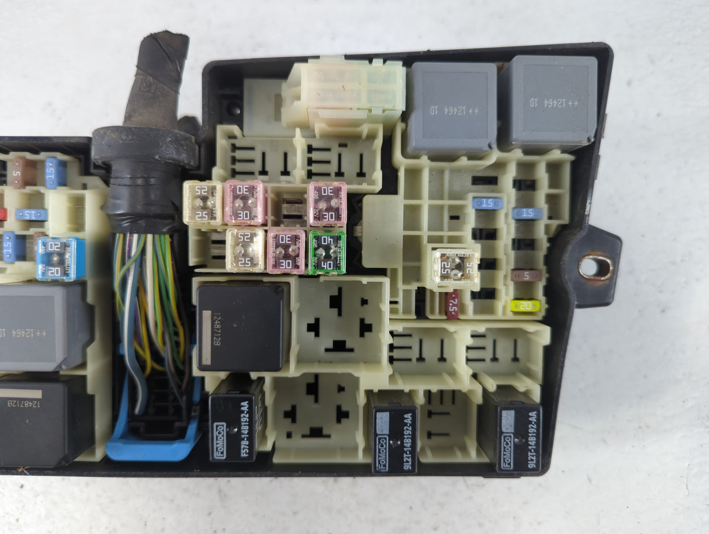 2012-2014 Ford Focus Fusebox Fuse Box Panel Relay Module P/N:5B0Q10107 AV6T-14A067-AC Fits Fits 2012 2013 2014 OEM Used Auto