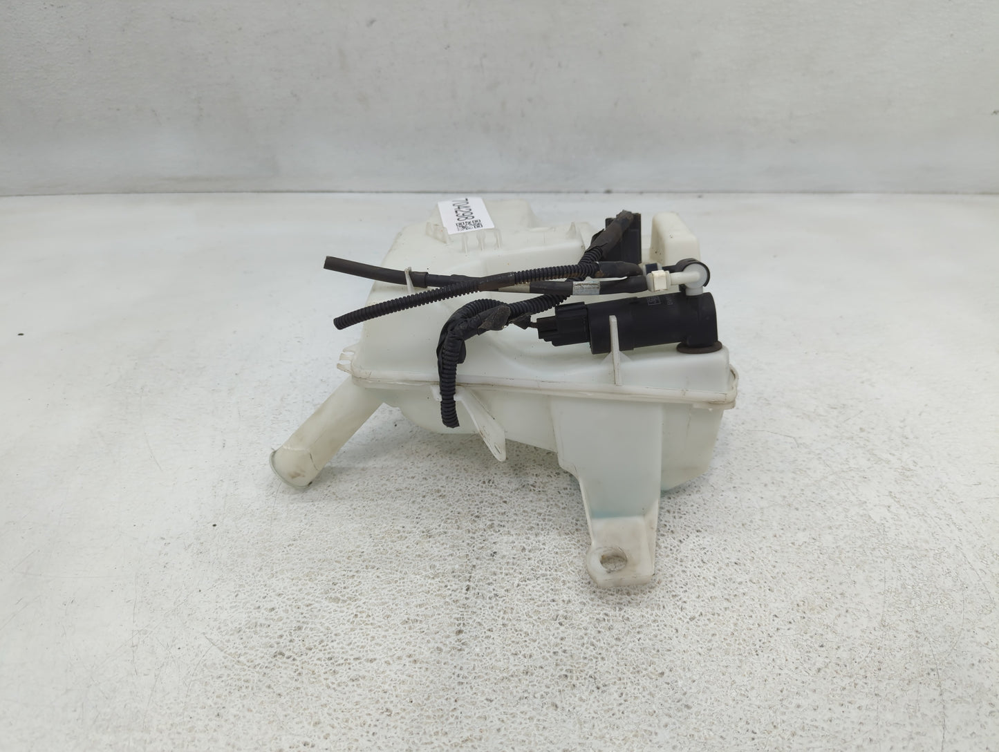 2012-2018 Ford Focus Windshield Washer Fluid Reservoir Bottle Oem - Oemusedautoparts1.com