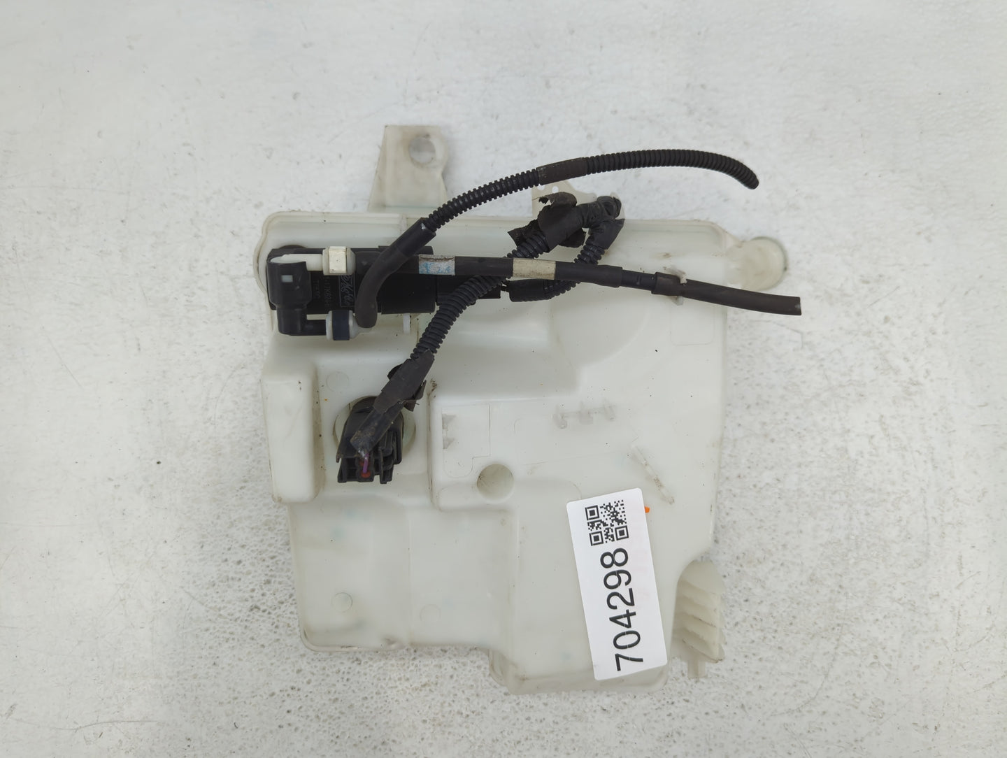 2012-2018 Ford Focus Windshield Washer Fluid Reservoir Bottle Oem - Oemusedautoparts1.com