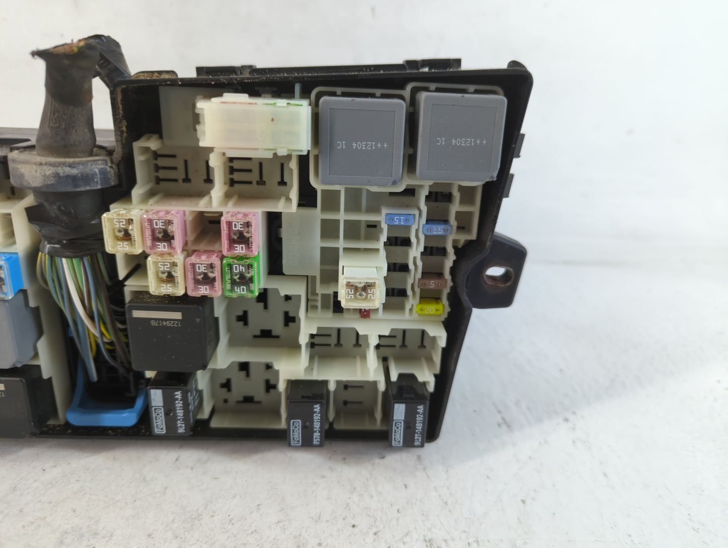 2012-2014 Ford Focus Fusebox Fuse Box Panel Relay Module P/N:AV6T-14A067-AC 5B0Q10107 Fits Fits 2012 2013 2014 OEM Used Auto
