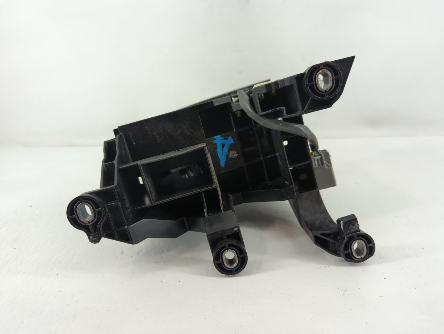 2013 Ford Focus Floor Console Assembly Shifter - Oemusedautoparts1.com