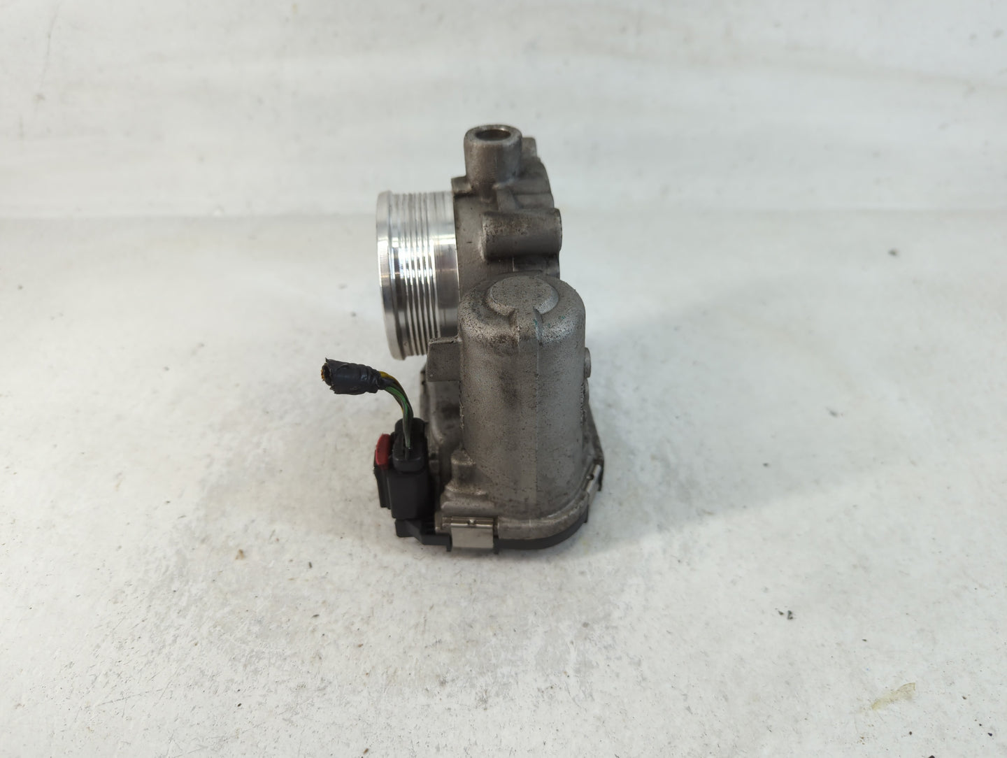 2012-2013 Ford Focus Throttle Body P/N:CM5E 9F991 AD Fits Fits 2012 2013 2014 2015 2016 2017 OEM Used Auto Parts - Oemusedau