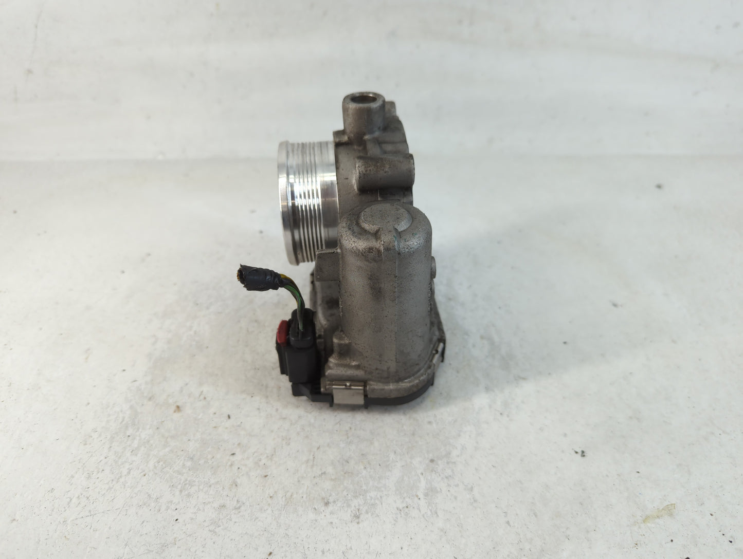 2012-2013 Ford Focus Throttle Body P/N:CM5E 9F991 AD Fits Fits 2012 2013 2014 2015 2016 2017 OEM Used Auto Parts - Oemusedau