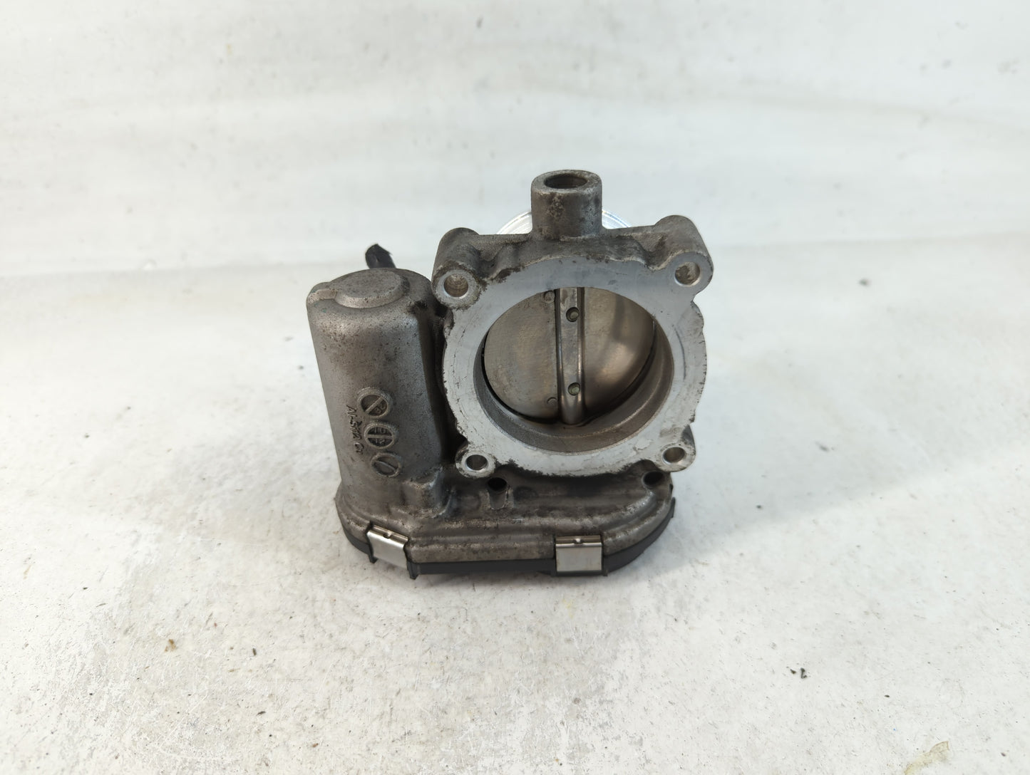 2012-2013 Ford Focus Throttle Body P/N:CM5E 9F991 AD Fits Fits 2012 2013 2014 2015 2016 2017 OEM Used Auto Parts - Oemusedau