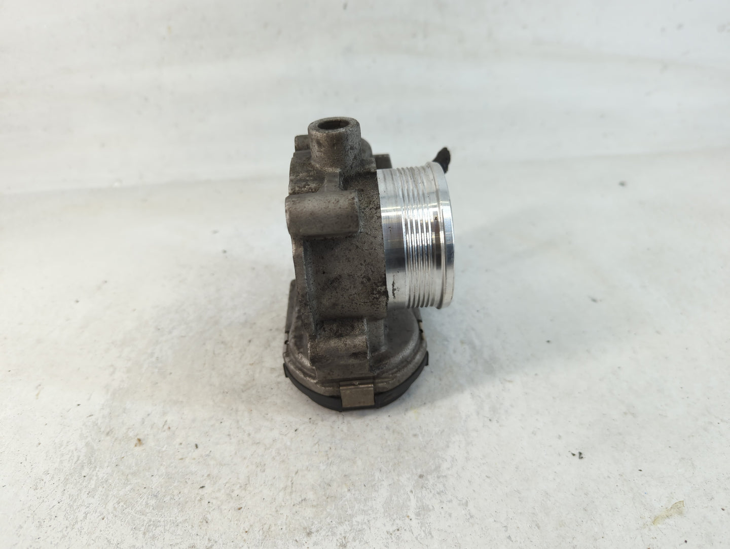 2012-2013 Ford Focus Throttle Body P/N:CM5E 9F991 AD Fits Fits 2012 2013 2014 2015 2016 2017 OEM Used Auto Parts - Oemusedau