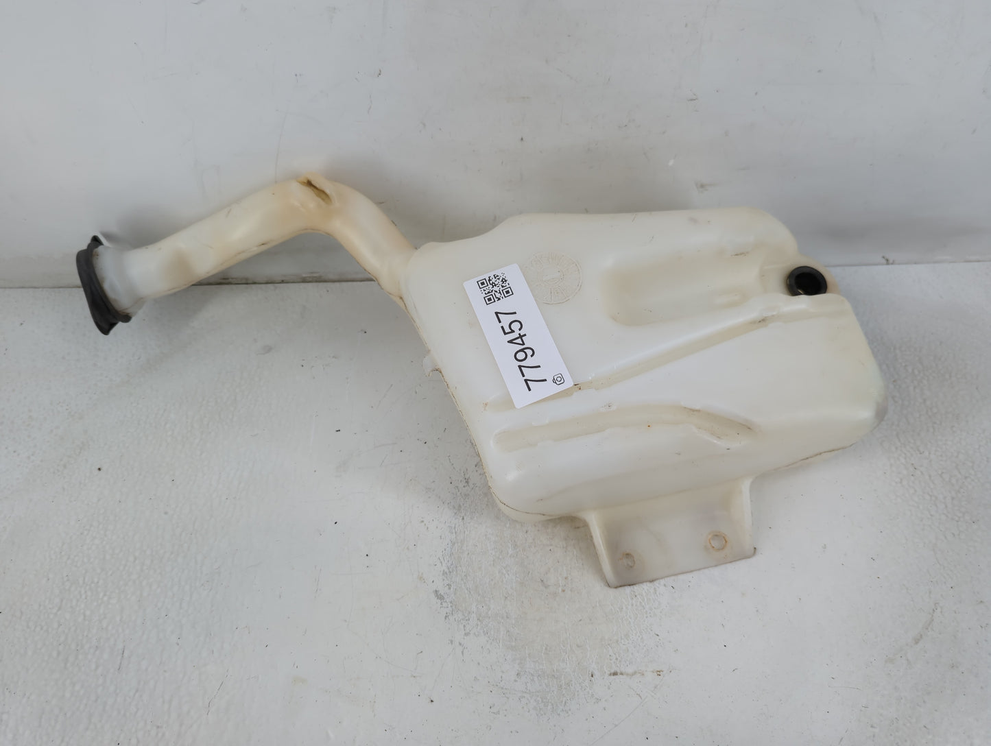 2012-2018 Ford Focus Windshield Washer Fluid Reservoir Bottle Oem - Oemusedautoparts1.com