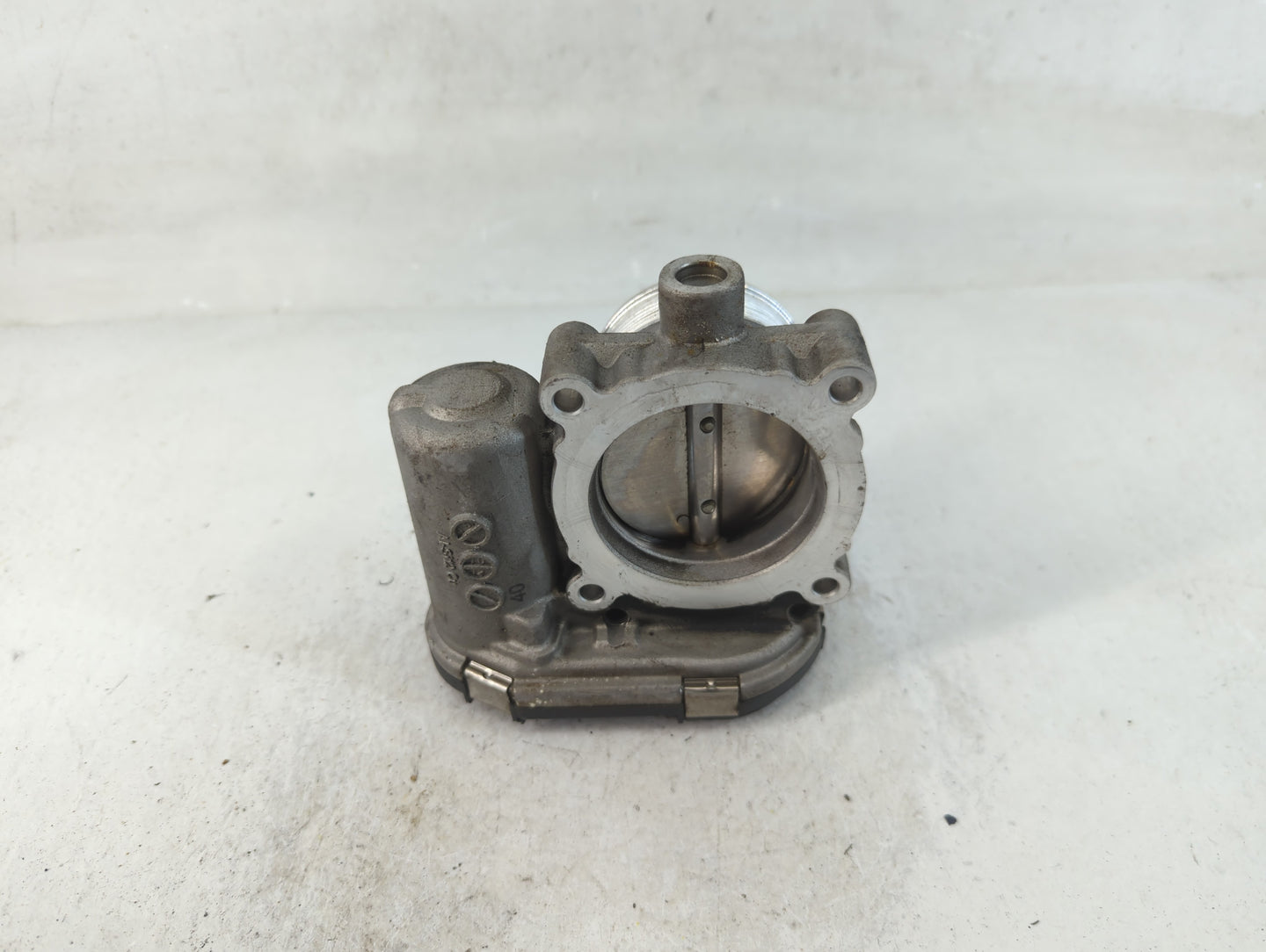 2012-2013 Ford Focus Throttle Body P/N:CM5E 9F991 AD Fits Fits 2012 2013 2014 2015 2016 2017 OEM Used Auto Parts - Oemusedau