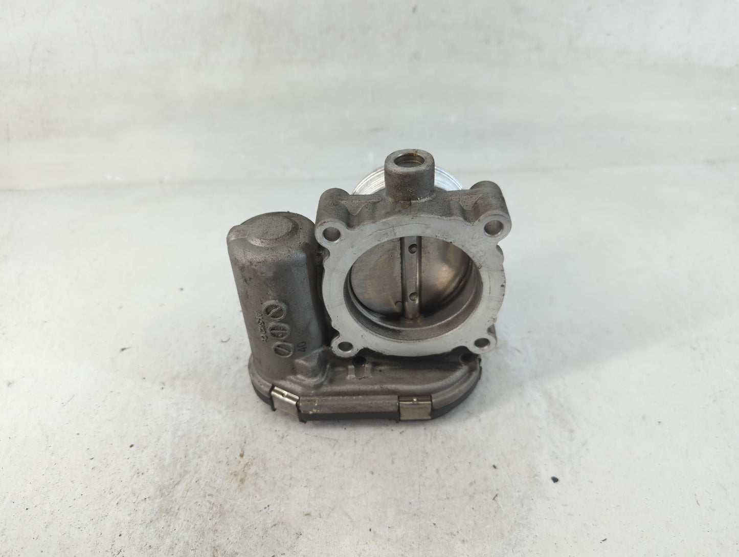 2012-2013 Ford Focus Throttle Body P/N:CM5E 9F991 AD Fits Fits 2012 2013 2014 2015 2016 2017 OEM Used Auto Parts - Oemusedau