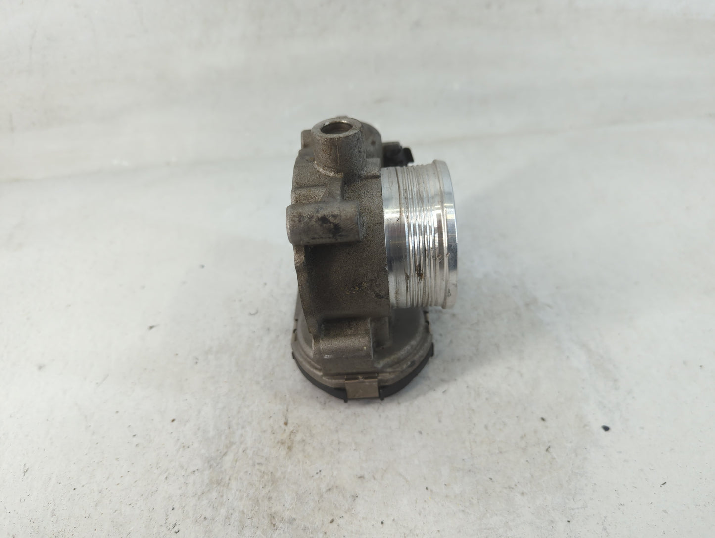 2012-2013 Ford Focus Throttle Body P/N:CM5E 9F991 AD Fits Fits 2012 2013 2014 2015 2016 2017 OEM Used Auto Parts - Oemusedau