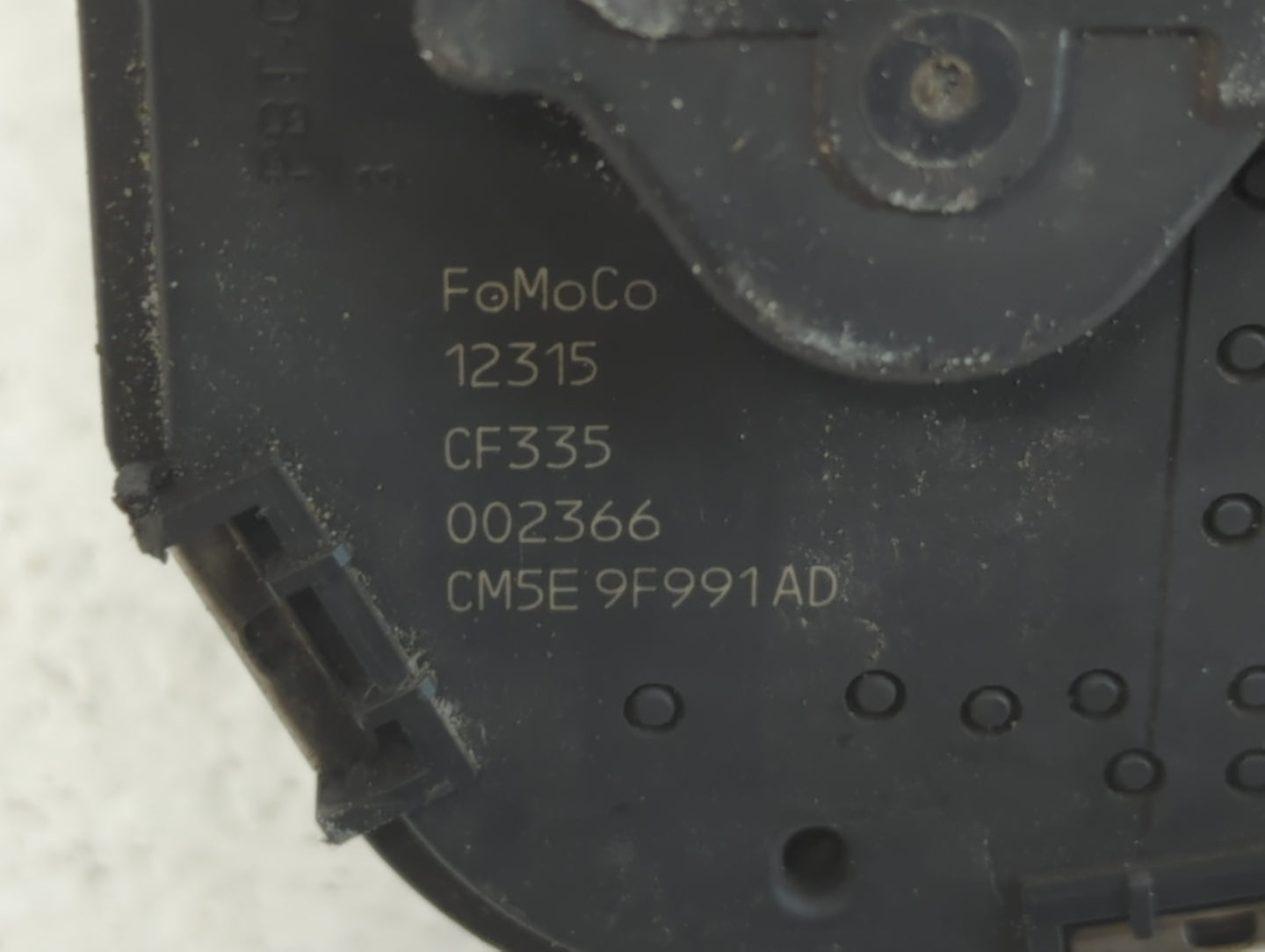 2012-2013 Ford Focus Throttle Body P/N:CM5E 9F991 AD Fits Fits 2012 2013 2014 2015 2016 2017 OEM Used Auto Parts - Oemusedau