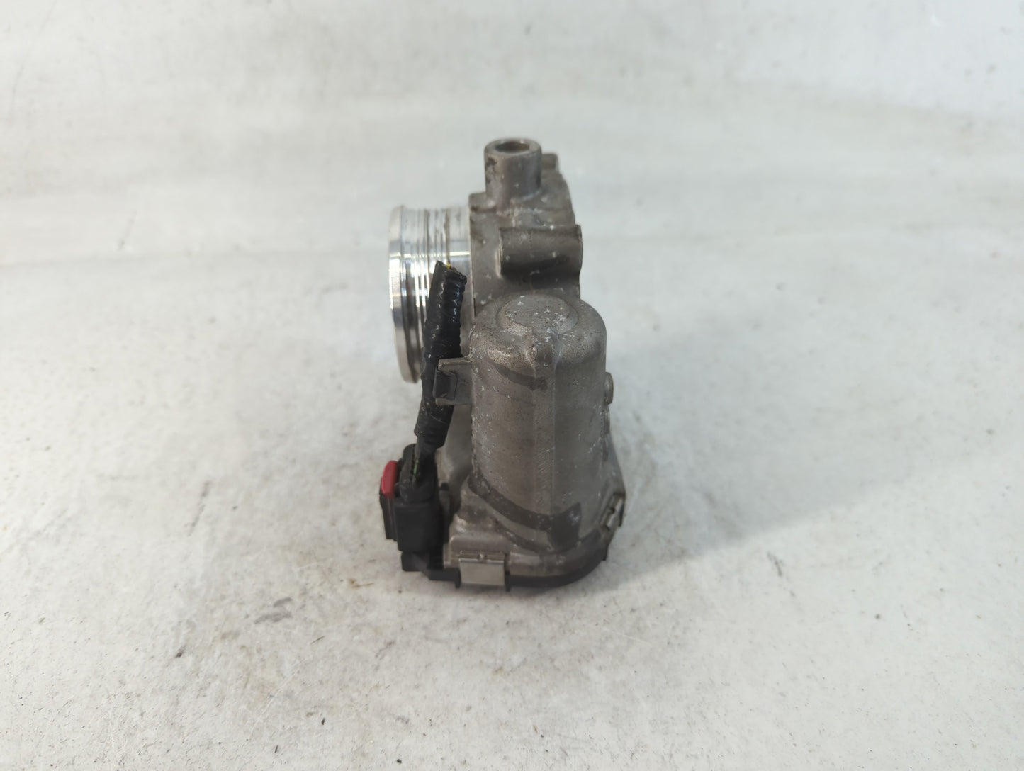 2012-2013 Ford Focus Throttle Body P/N:CM5E-9F991-AD Fits Fits 2012 2013 2014 2015 2016 2017 OEM Used Auto Parts - Oemusedau