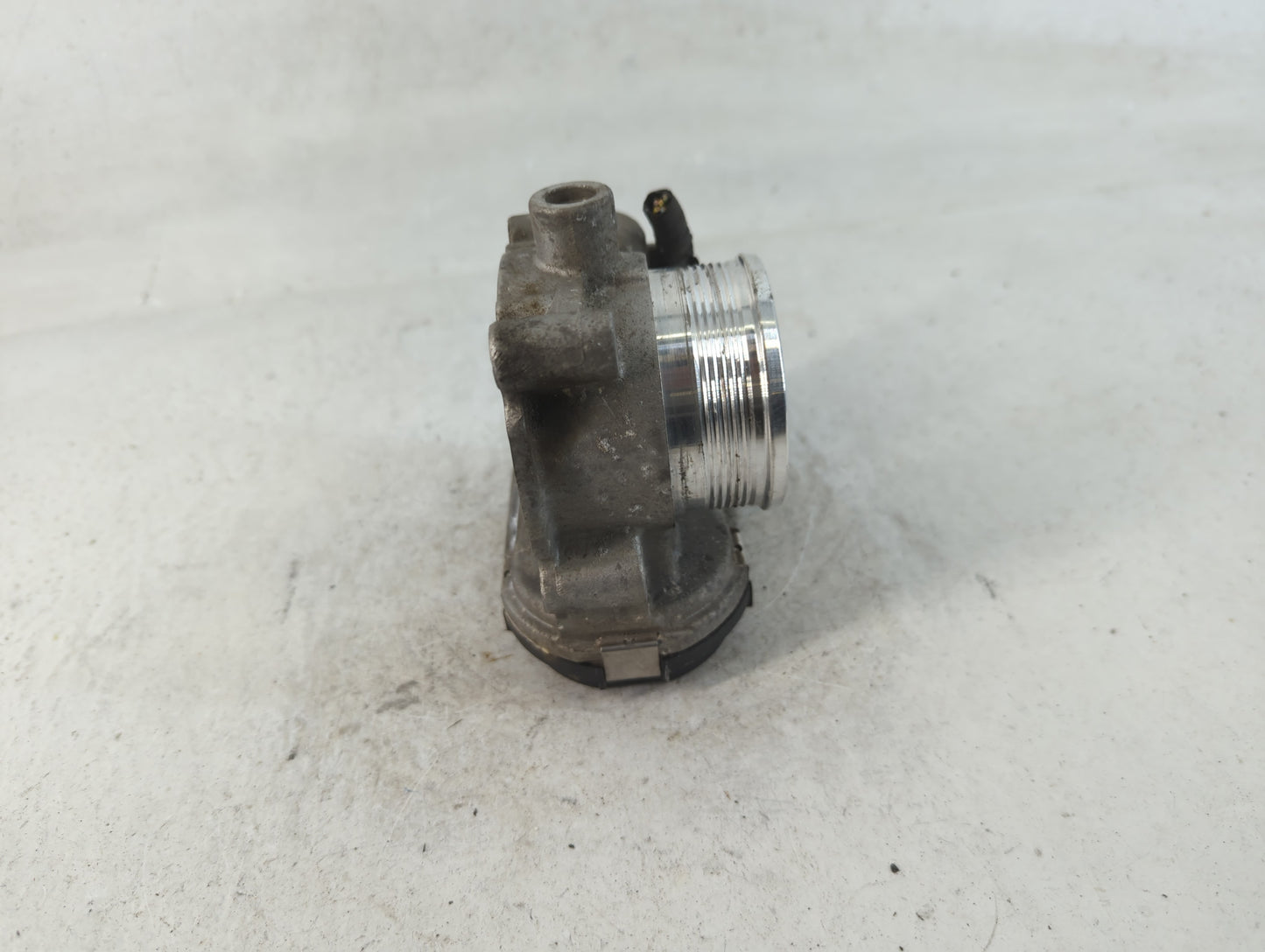 2012-2013 Ford Focus Throttle Body P/N:CM5E-9F991-AD Fits Fits 2012 2013 2014 2015 2016 2017 OEM Used Auto Parts - Oemusedau