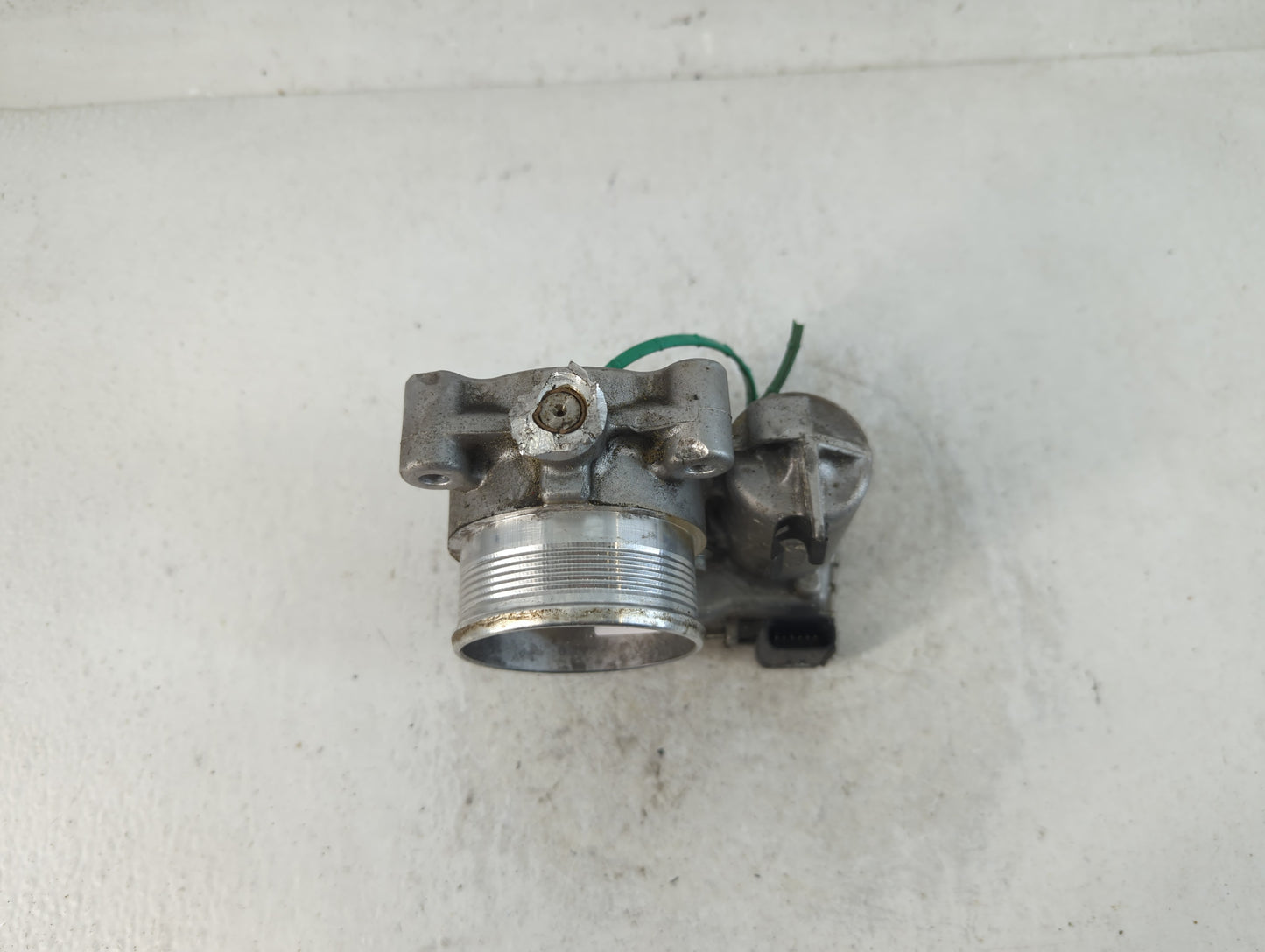 2012-2013 Ford Focus Throttle Body P/N:DS7E-9F991-BB Fits Fits 2012 2013 2014 2015 2016 2017 OEM Used Auto Parts - Oemusedau