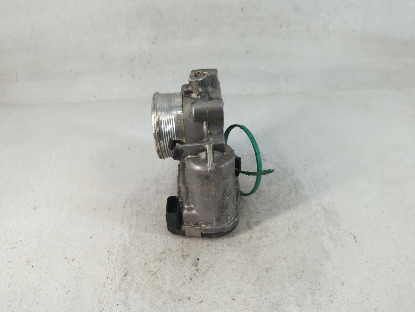 2012-2013 Ford Focus Throttle Body P/N:DS7E-9F991-BB Fits Fits 2012 2013 2014 2015 2016 2017 OEM Used Auto Parts - Oemusedau