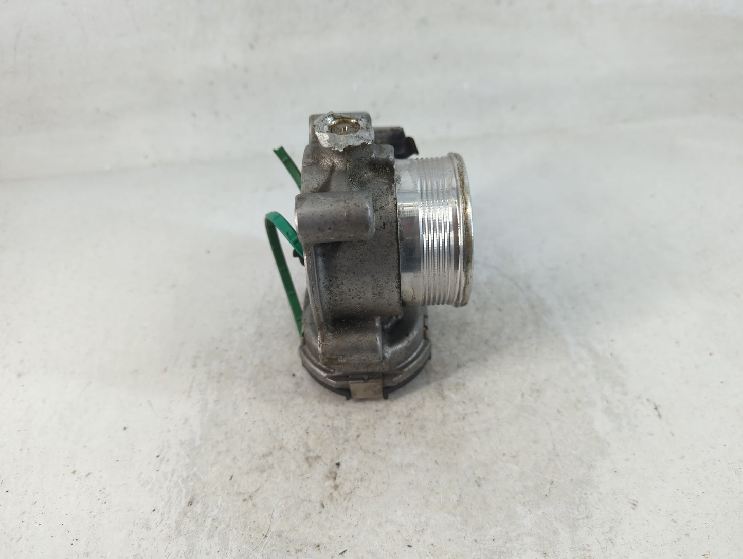 2012-2013 Ford Focus Throttle Body P/N:DS7E-9F991-BB Fits Fits 2012 2013 2014 2015 2016 2017 OEM Used Auto Parts - Oemusedau