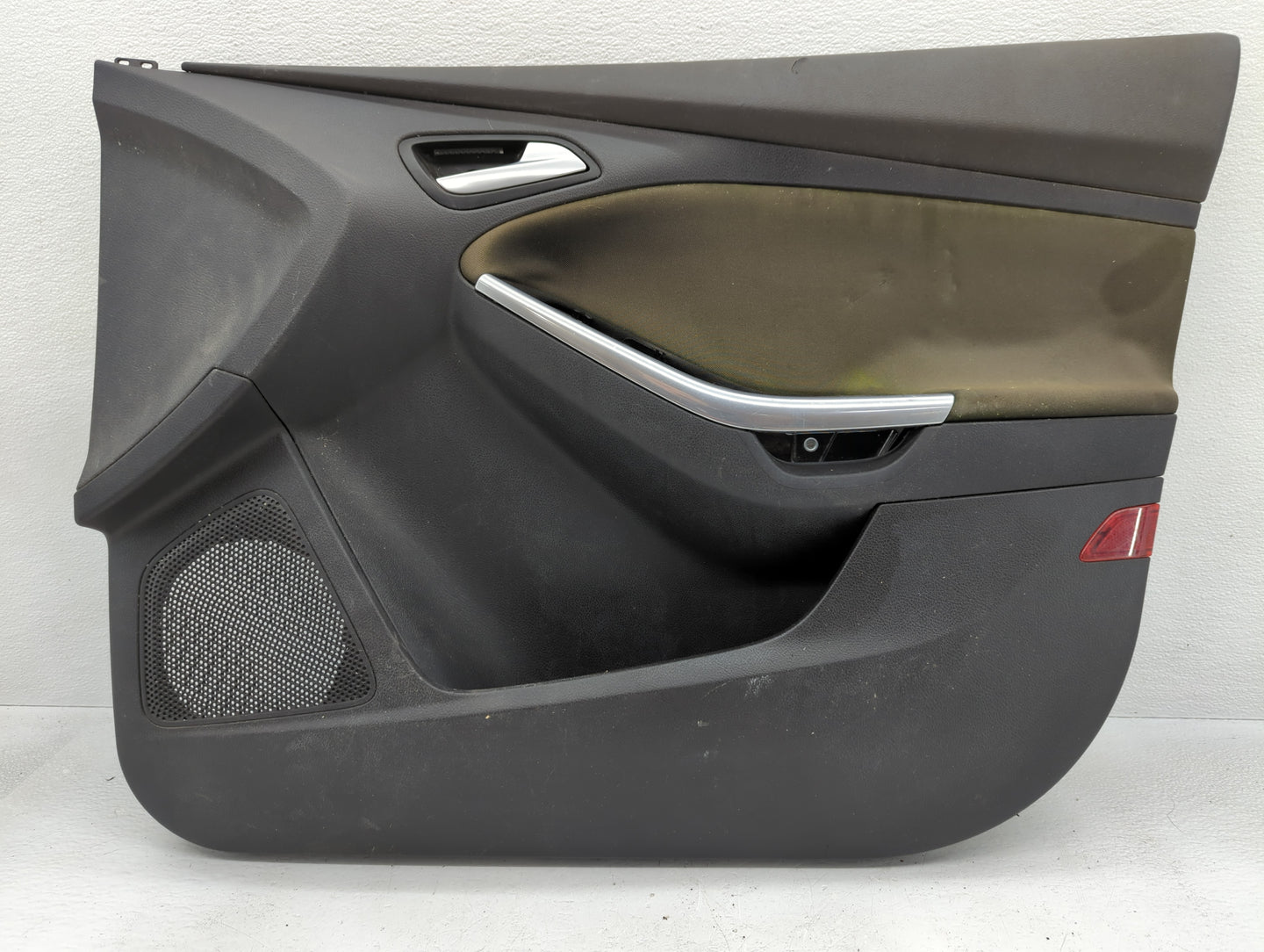 2013 Ford Focus Front Right Passenger Interior Door Panel Trim - Oemusedautoparts1.com