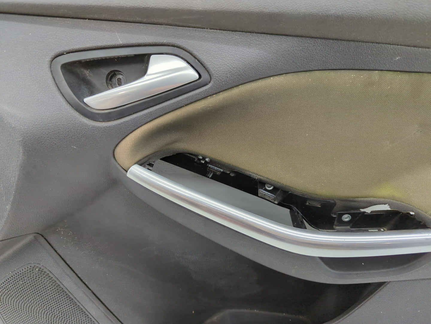 2013 Ford Focus Front Right Passenger Interior Door Panel Trim - Oemusedautoparts1.com