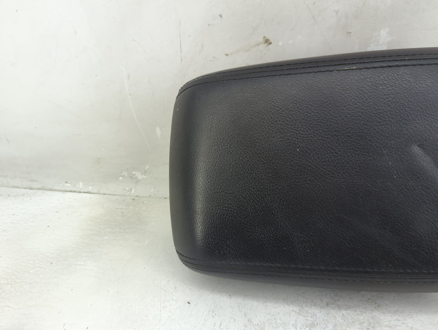 2012-2014 Ford Focus Center Console Armrest Cover Lid Fits Fits 2012 2013 2014 OEM Used Auto Parts - Oemusedautoparts1.com