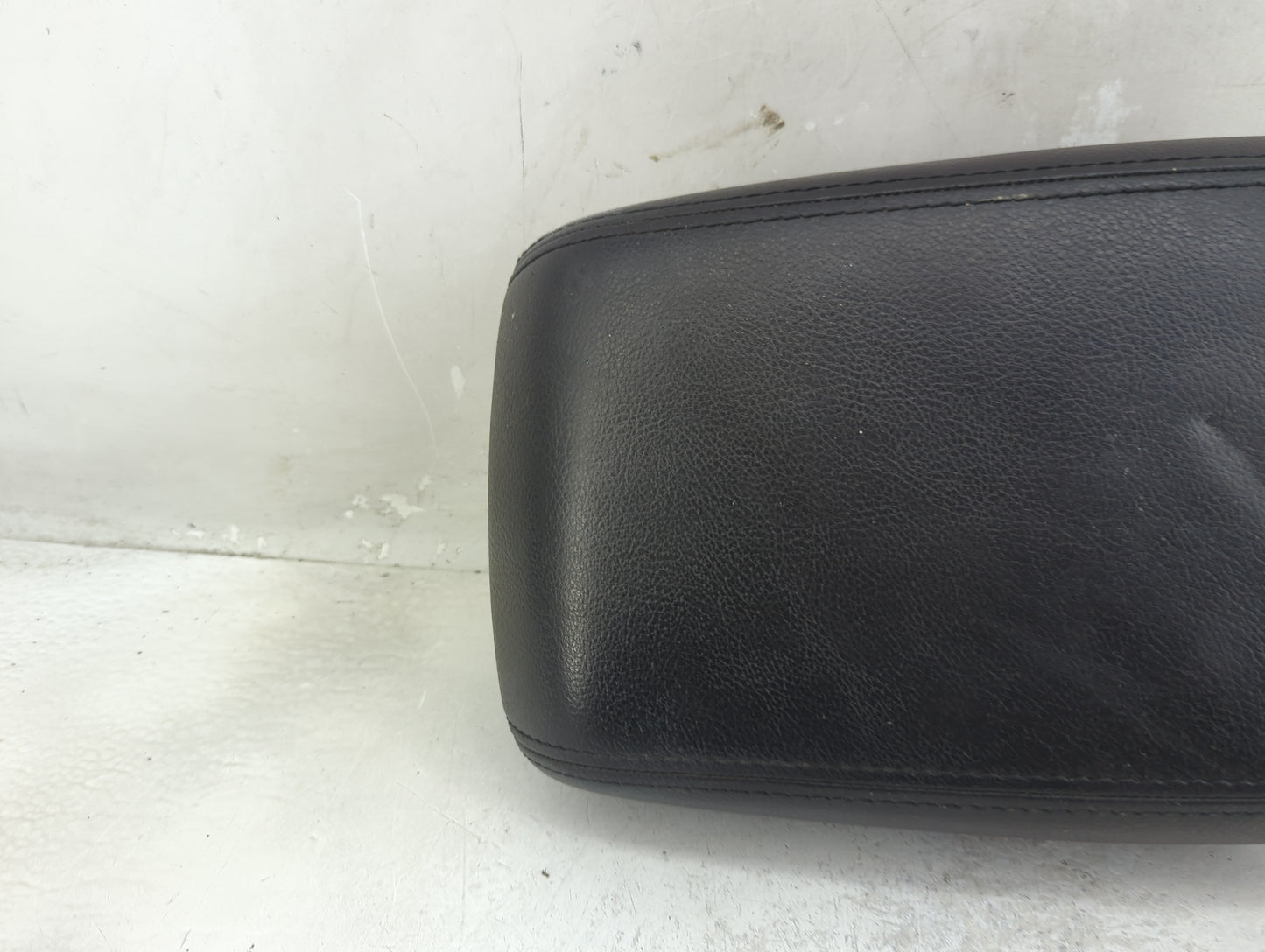 2012-2014 Ford Focus Center Console Armrest Cover Lid Fits Fits 2012 2013 2014 OEM Used Auto Parts - Oemusedautoparts1.com