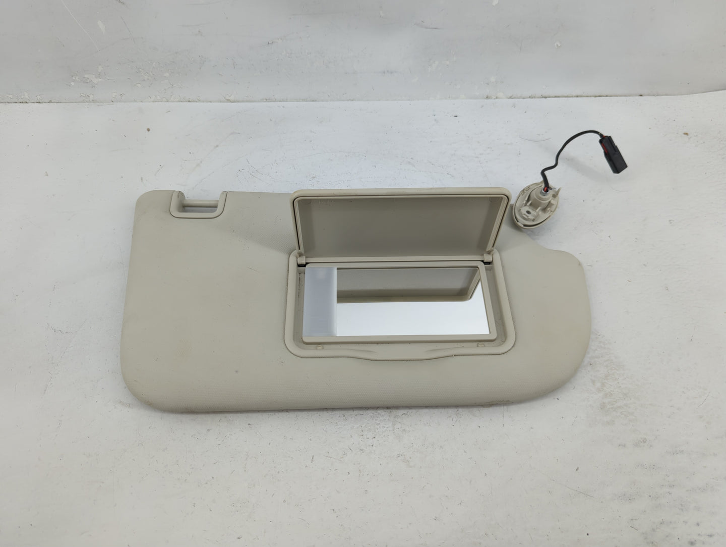 2012-2013 Ford Focus Sun Visor Shade Replacement Passenger Right Mirror Fits Fits 2012 2013 OEM Used Auto Parts - Oemusedaut