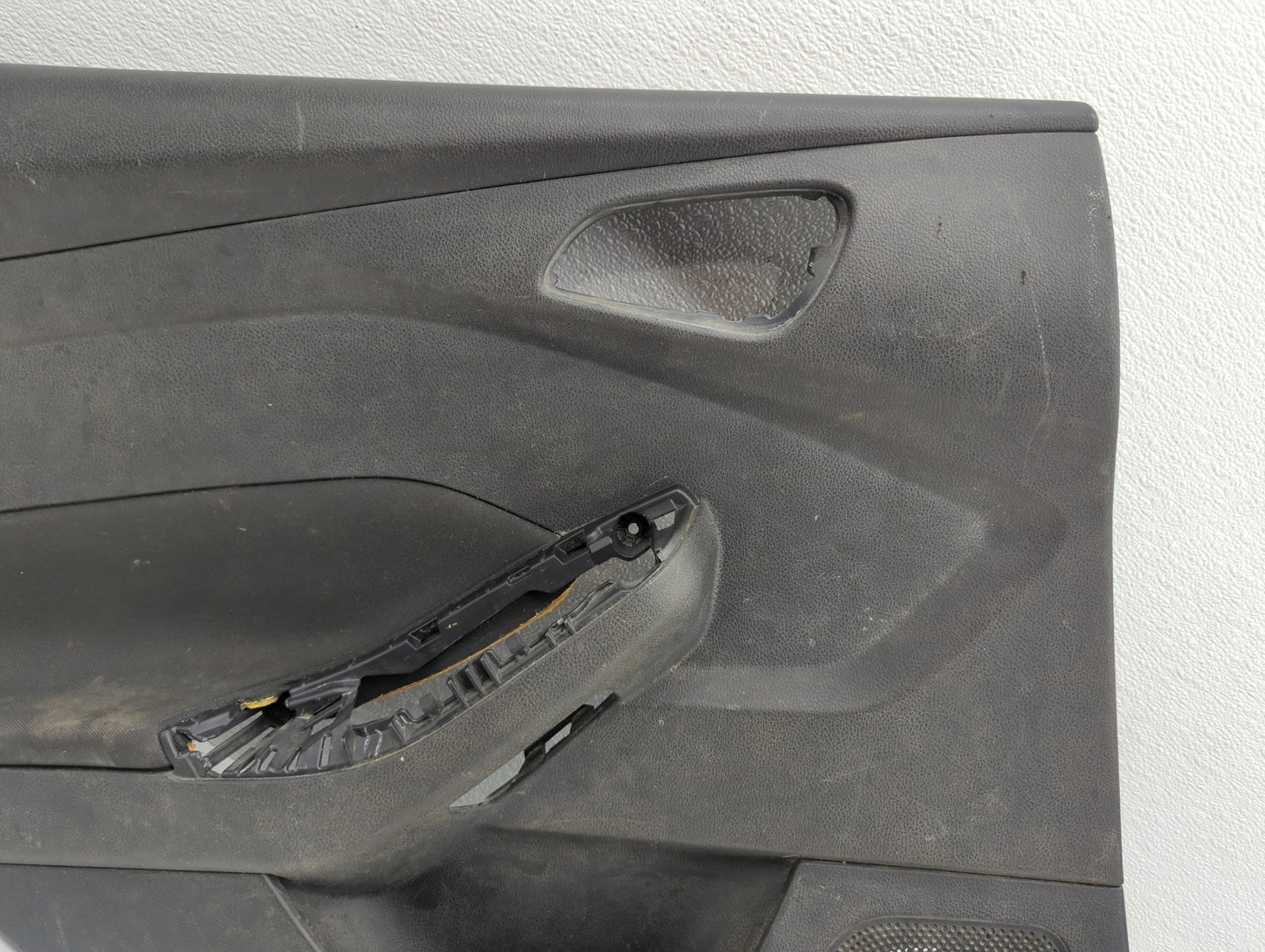 2013 Ford Focus Front Left Driver Interior Door Panel Trim - Oemusedautoparts1.com