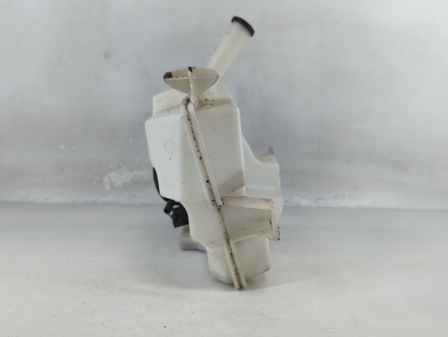 2012-2018 Ford Focus Windshield Washer Fluid Reservoir Bottle Oem - Oemusedautoparts1.com