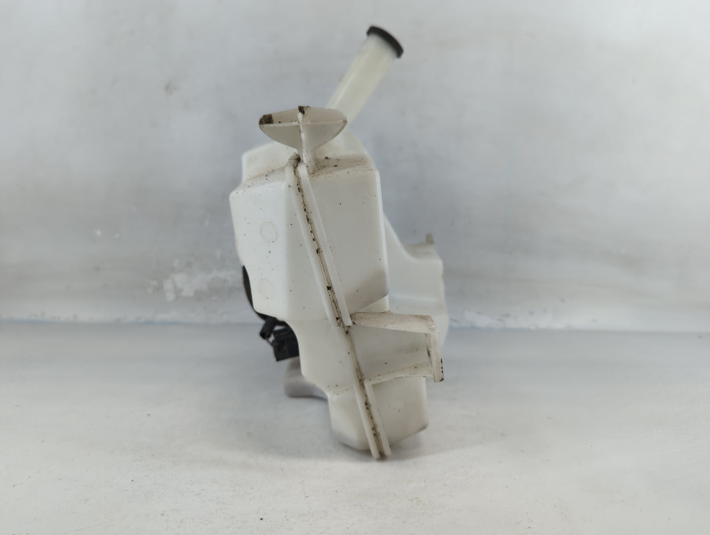 2012-2018 Ford Focus Windshield Washer Fluid Reservoir Bottle Oem - Oemusedautoparts1.com