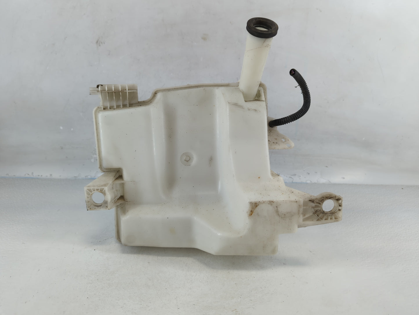 2012-2018 Ford Focus Windshield Washer Fluid Reservoir Bottle Oem - Oemusedautoparts1.com