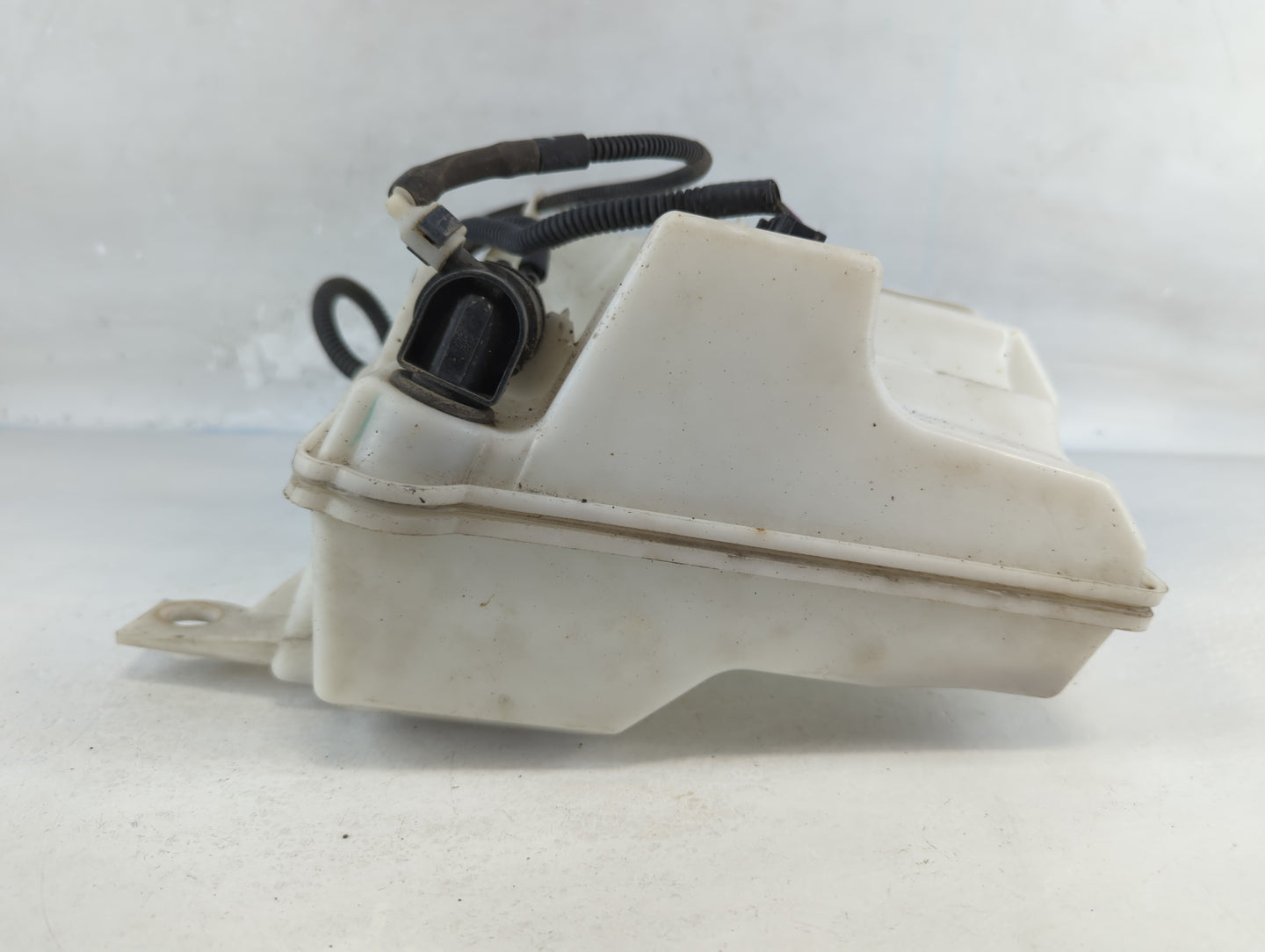 2012-2018 Ford Focus Windshield Washer Fluid Reservoir Bottle Oem - Oemusedautoparts1.com