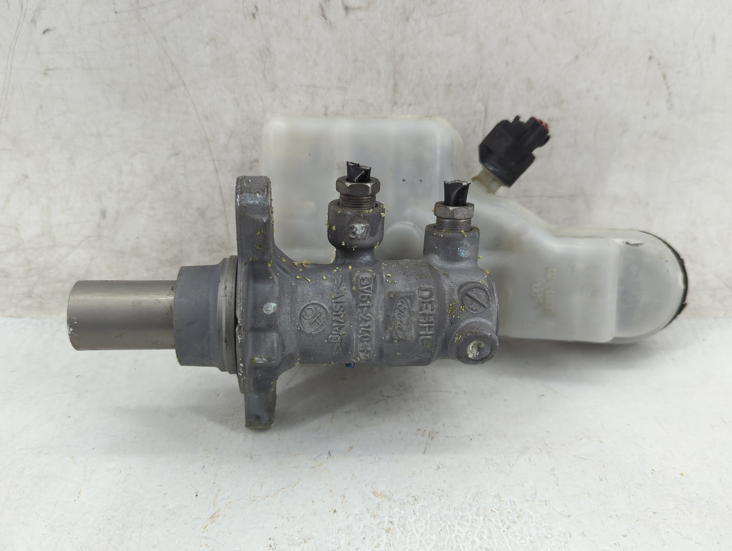 2012-2018 Ford Focus Brake Master Cylinder 854052 - Oemusedautoparts1.com