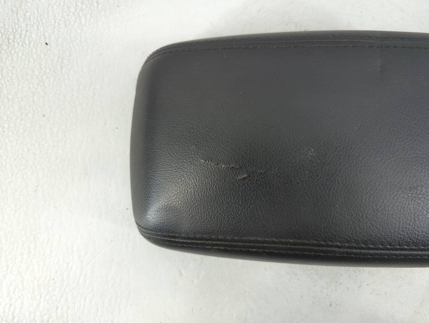 2013 Ford Focus Center Console Armrest Cover Lid P/N:1866121 1080225X-10-CB Fits OEM Used Auto Parts - Oemusedautoparts1.com