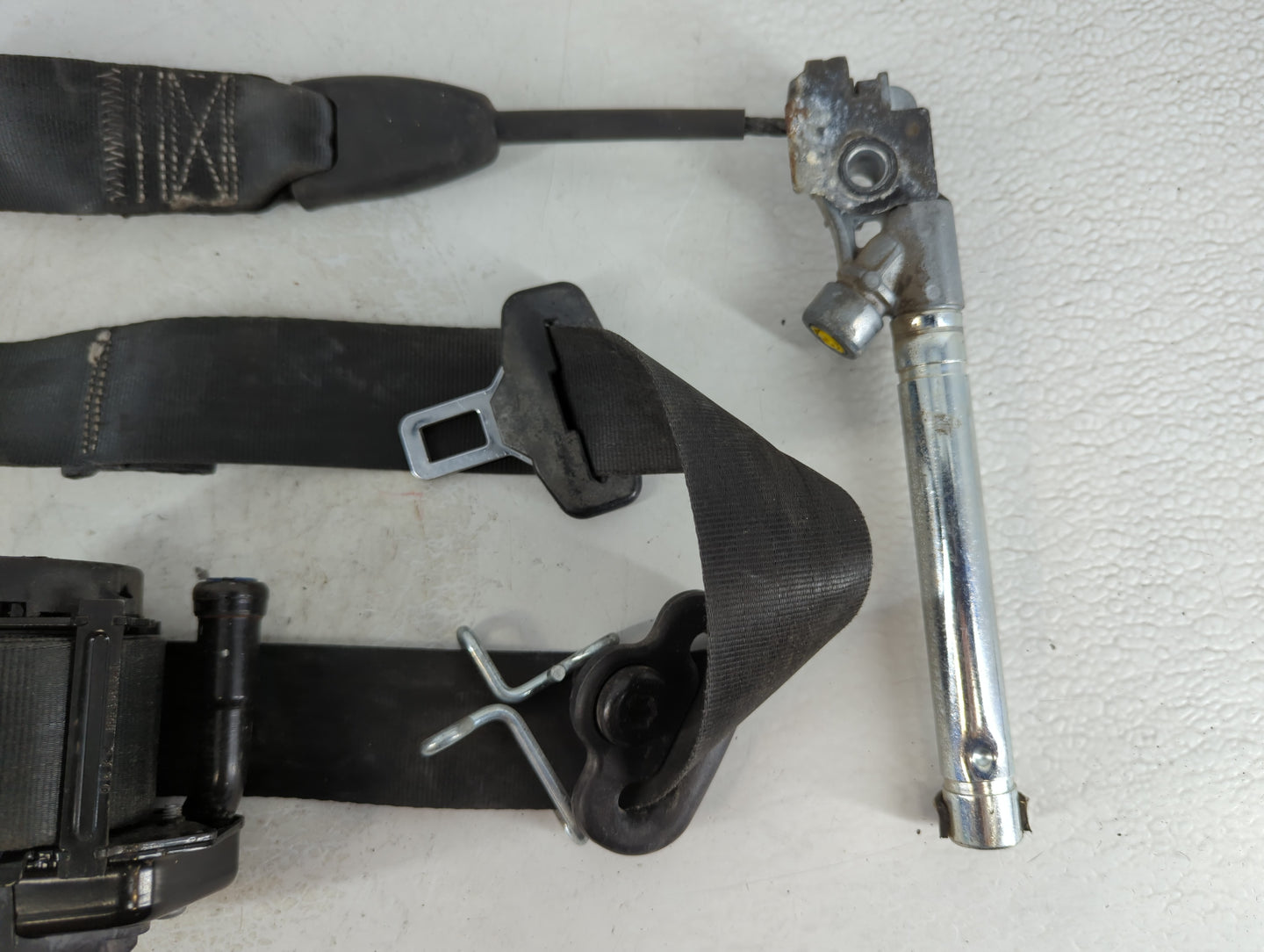 2013-2018 Ford Focus Passenger Front Seatbelt Retractor - Oemusedautoparts1.com