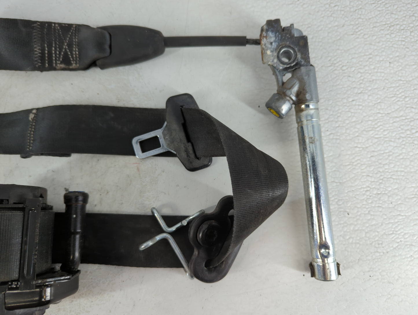 2013-2018 Ford Focus Passenger Front Seatbelt Retractor - Oemusedautoparts1.com