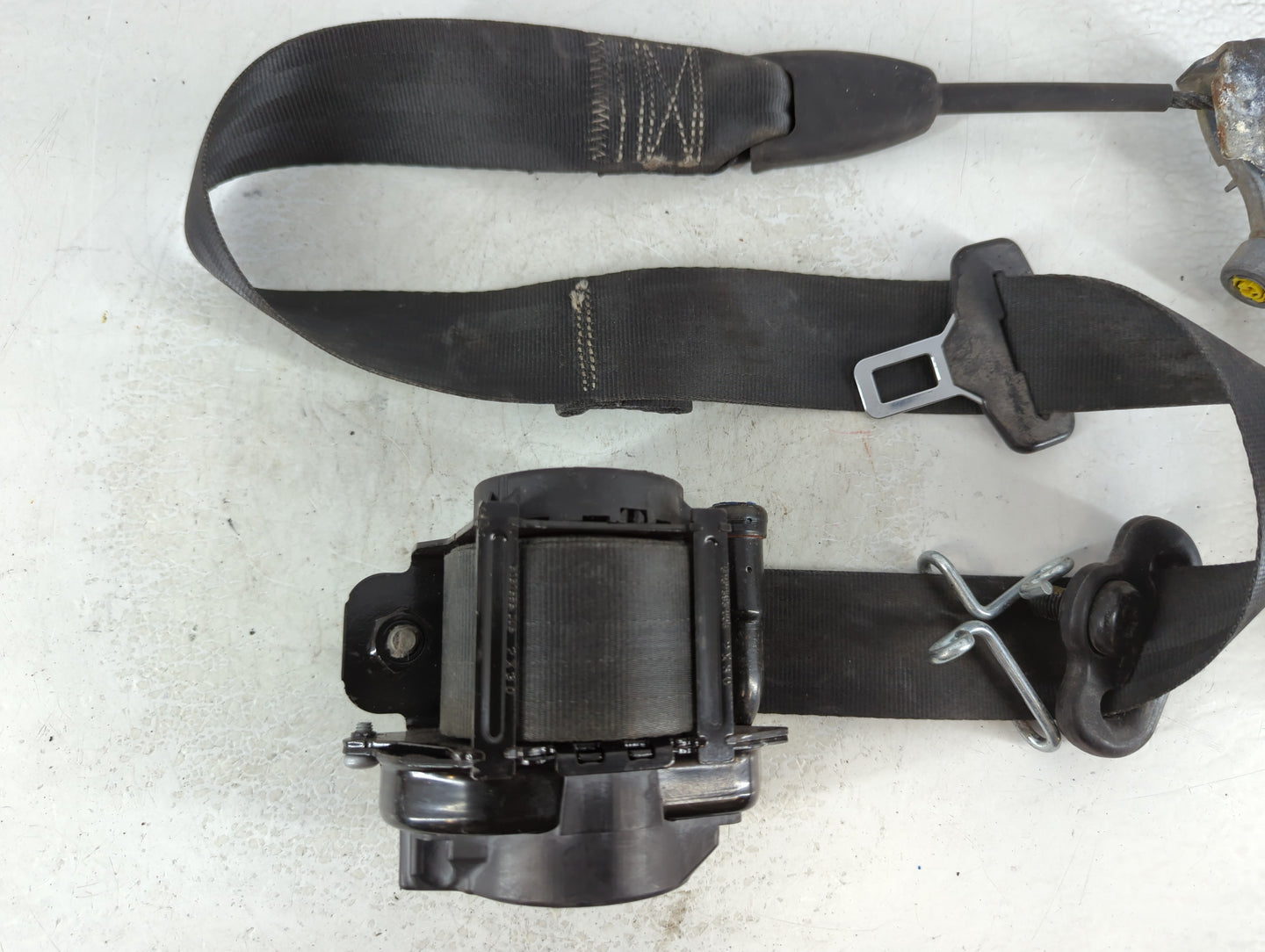 2013-2018 Ford Focus Passenger Front Seatbelt Retractor - Oemusedautoparts1.com