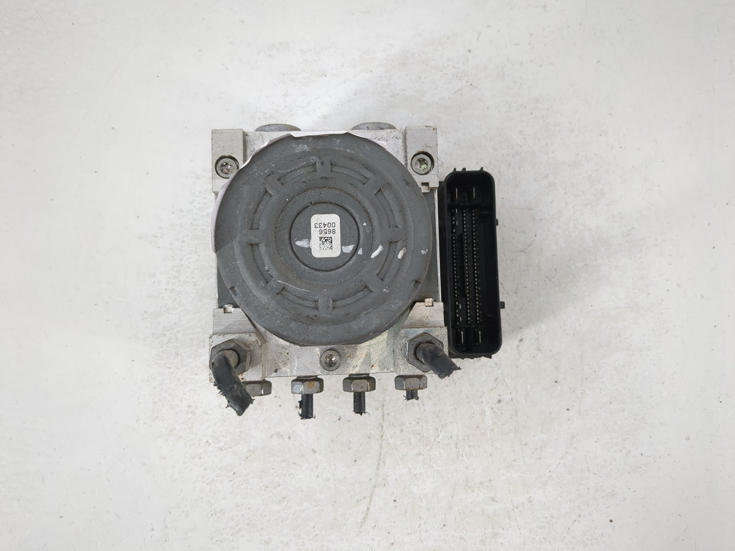 2013 Ford Fusion ABS Pump Control Module Replacement P/N:DG9C-2C405-FB Fits OEM Used Auto Parts - Oemusedautoparts1.com