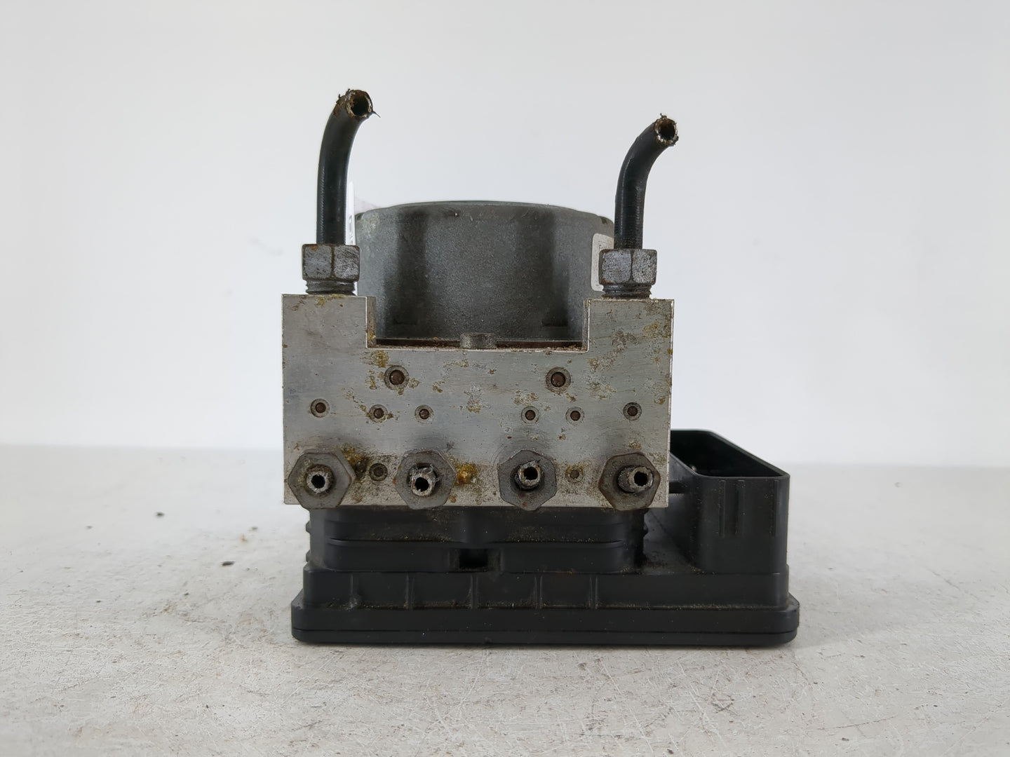 2013 Ford Fusion ABS Pump Control Module Replacement P/N:DG9C-2C405-FB Fits OEM Used Auto Parts - Oemusedautoparts1.com
