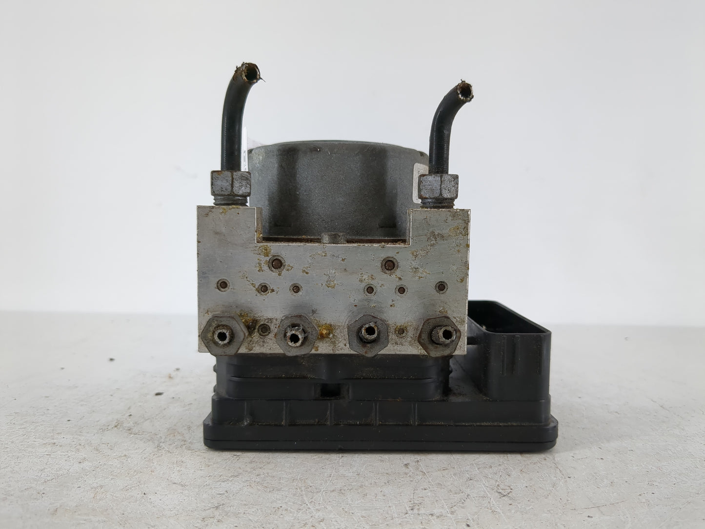 2013 Ford Fusion ABS Pump Control Module Replacement P/N:DG9C-2C405-FB Fits OEM Used Auto Parts - Oemusedautoparts1.com