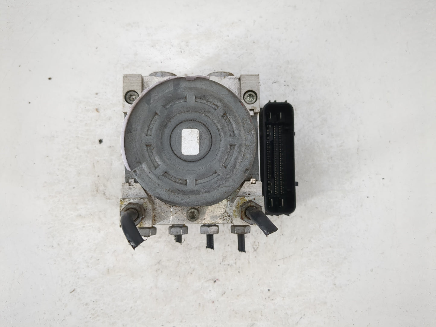 2013 Ford Fusion ABS Pump Control Module Replacement P/N:DG9C-2C405-FB Fits OEM Used Auto Parts - Oemusedautoparts1.com