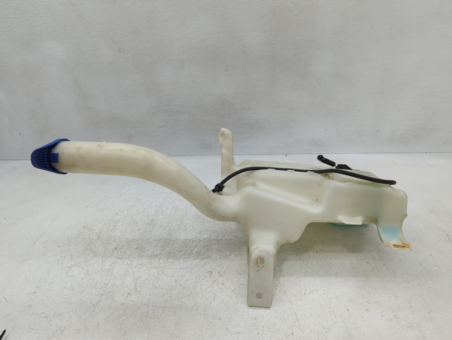 2013-2014 Ford Fusion Windshield Washer Fluid Reservoir Bottle Oem - Oemusedautoparts1.com