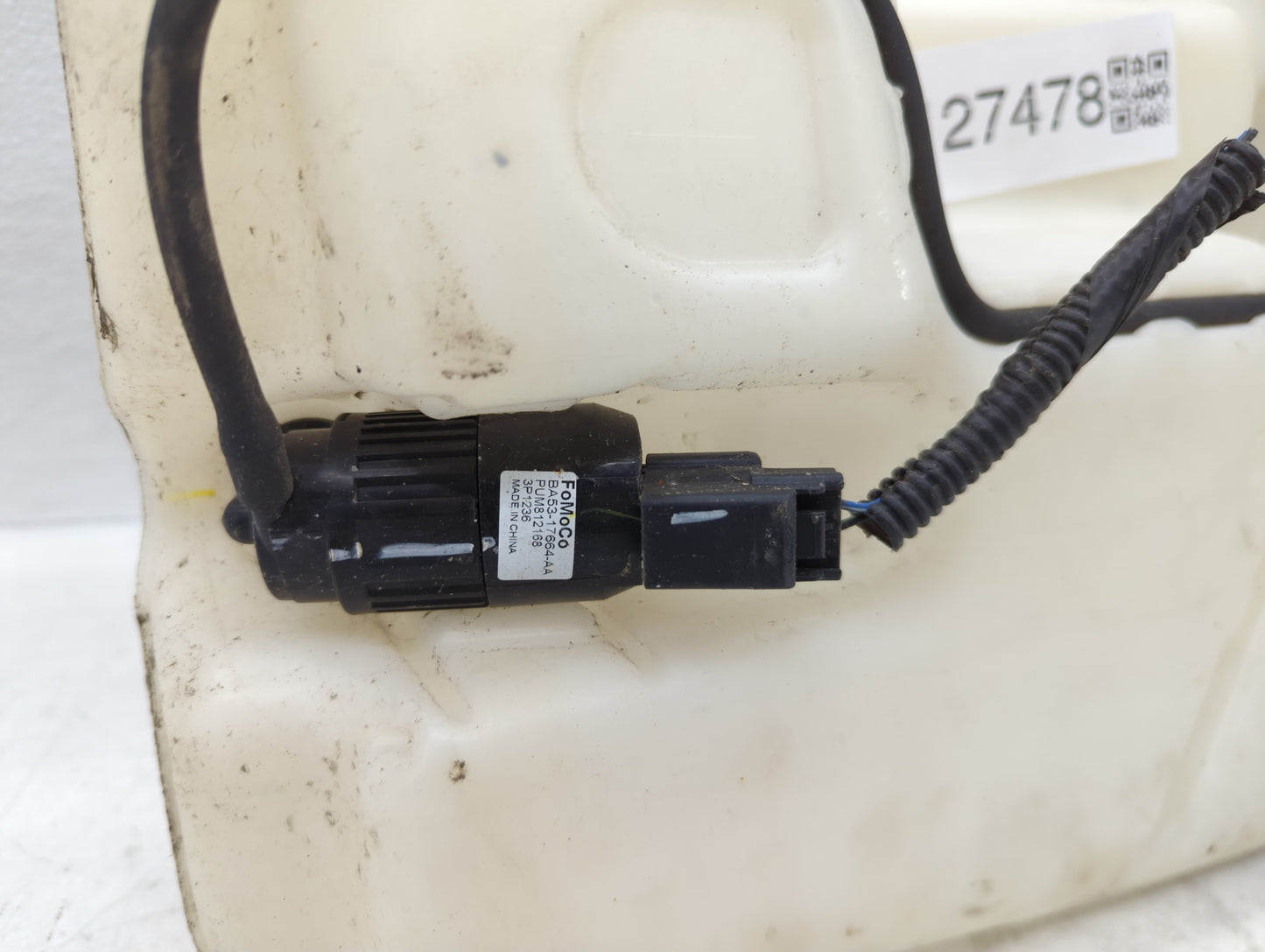 2013-2014 Ford Fusion Windshield Washer Fluid Reservoir Bottle Oem - Oemusedautoparts1.com