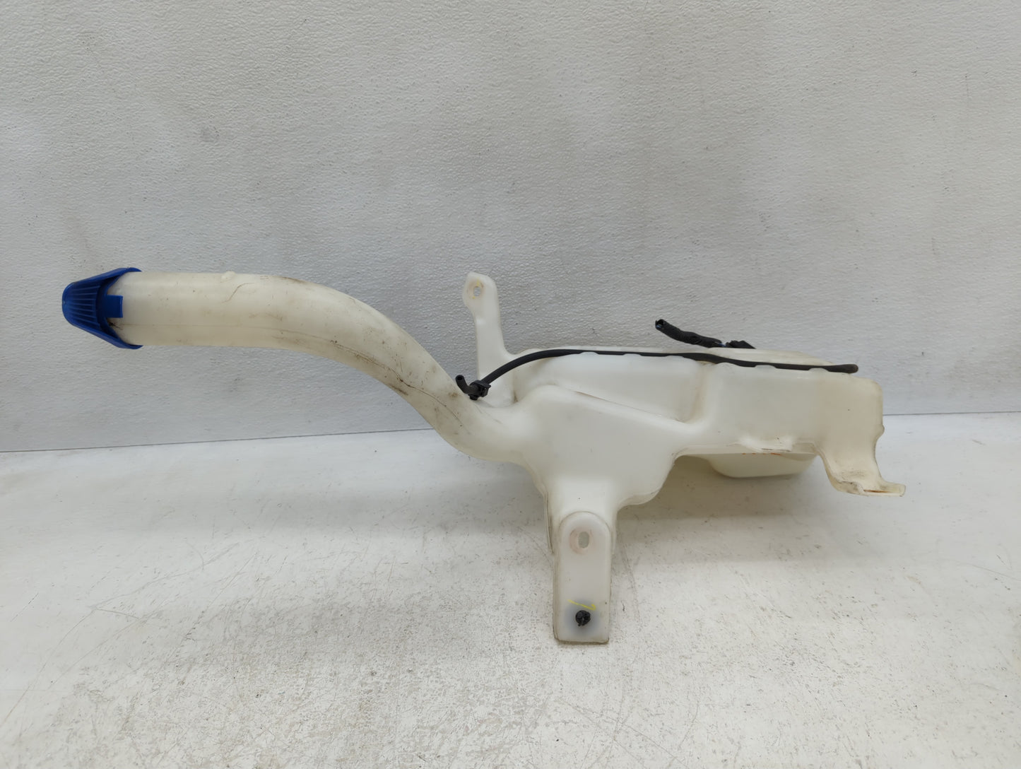 2013-2014 Ford Fusion Windshield Washer Fluid Reservoir Bottle Oem - Oemusedautoparts1.com