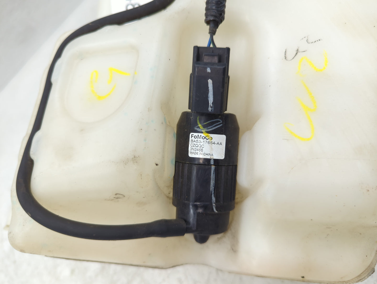 2013-2014 Ford Fusion Windshield Washer Fluid Reservoir Bottle Oem - Oemusedautoparts1.com
