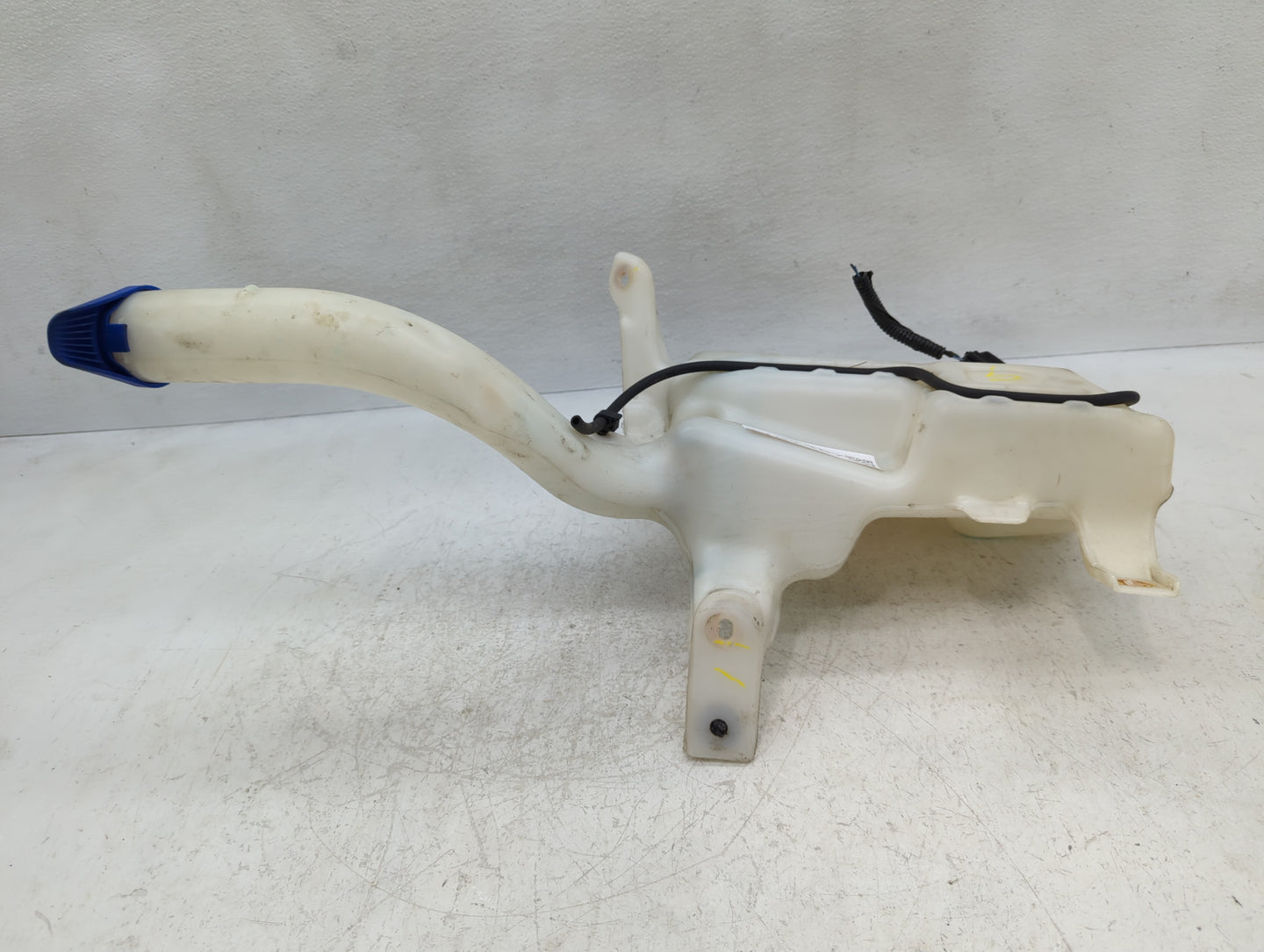 2013-2014 Ford Fusion Windshield Washer Fluid Reservoir Bottle Oem - Oemusedautoparts1.com